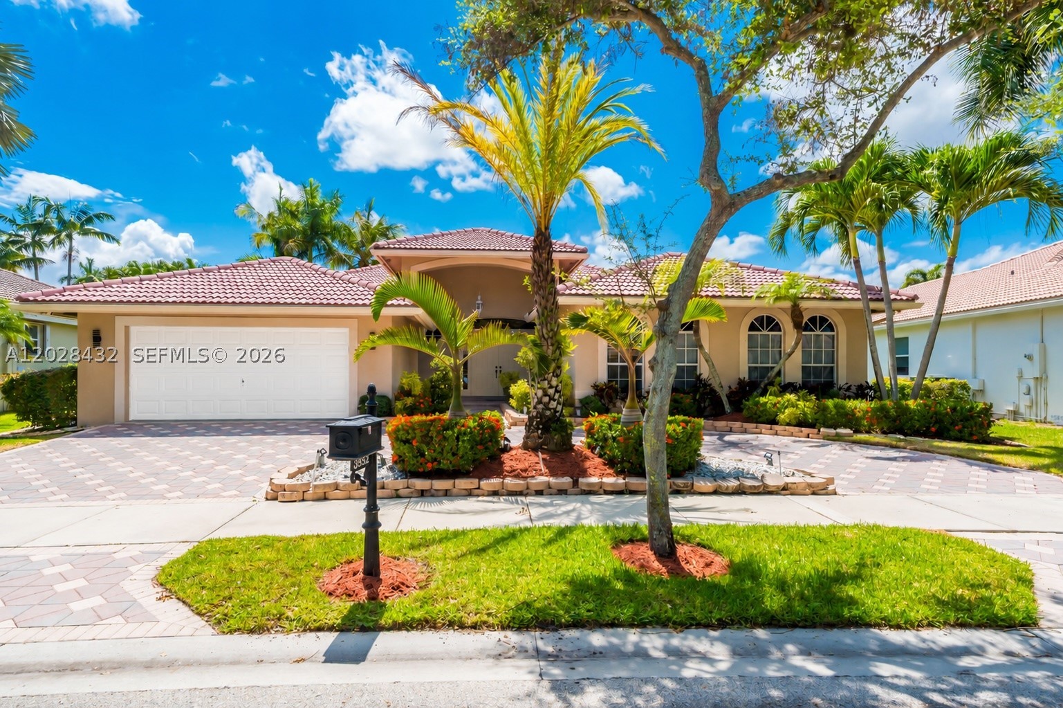 3852 Oak Ridge Cir Property Photo 1
