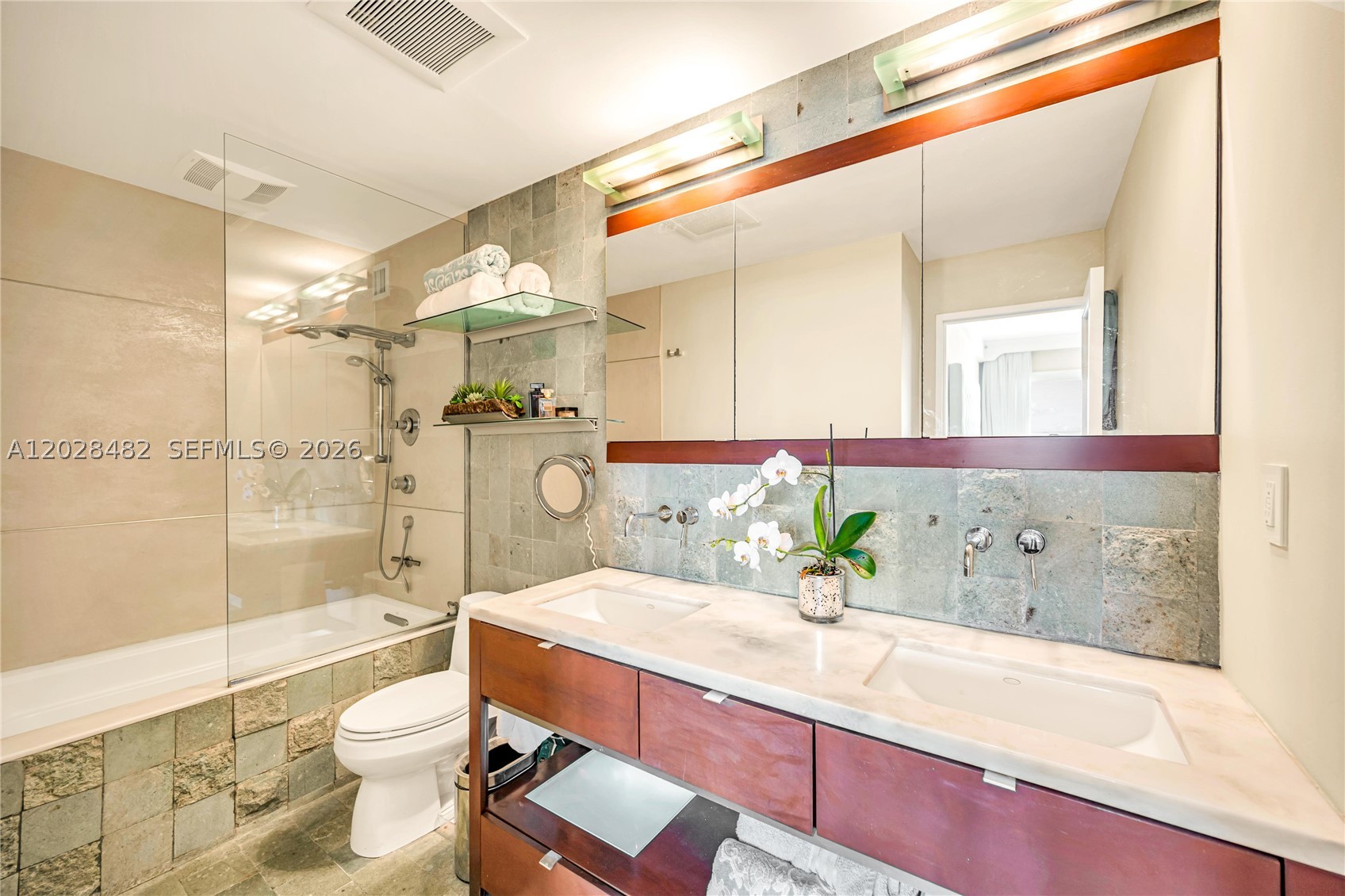 9102 W Bay Harbor Dr 3-c Property Photo 17