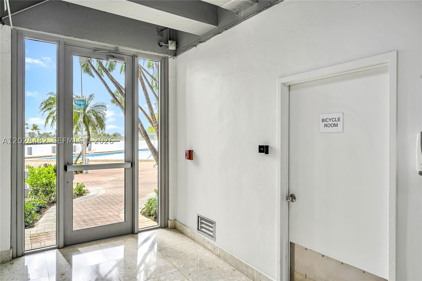 9102 W Bay Harbor Dr 3-c Property Photo 34