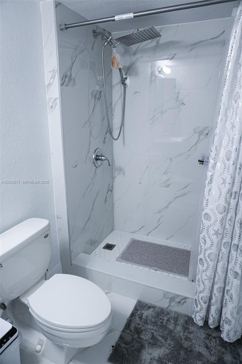 14311 N Kendall Dr 206a Property Photo 6