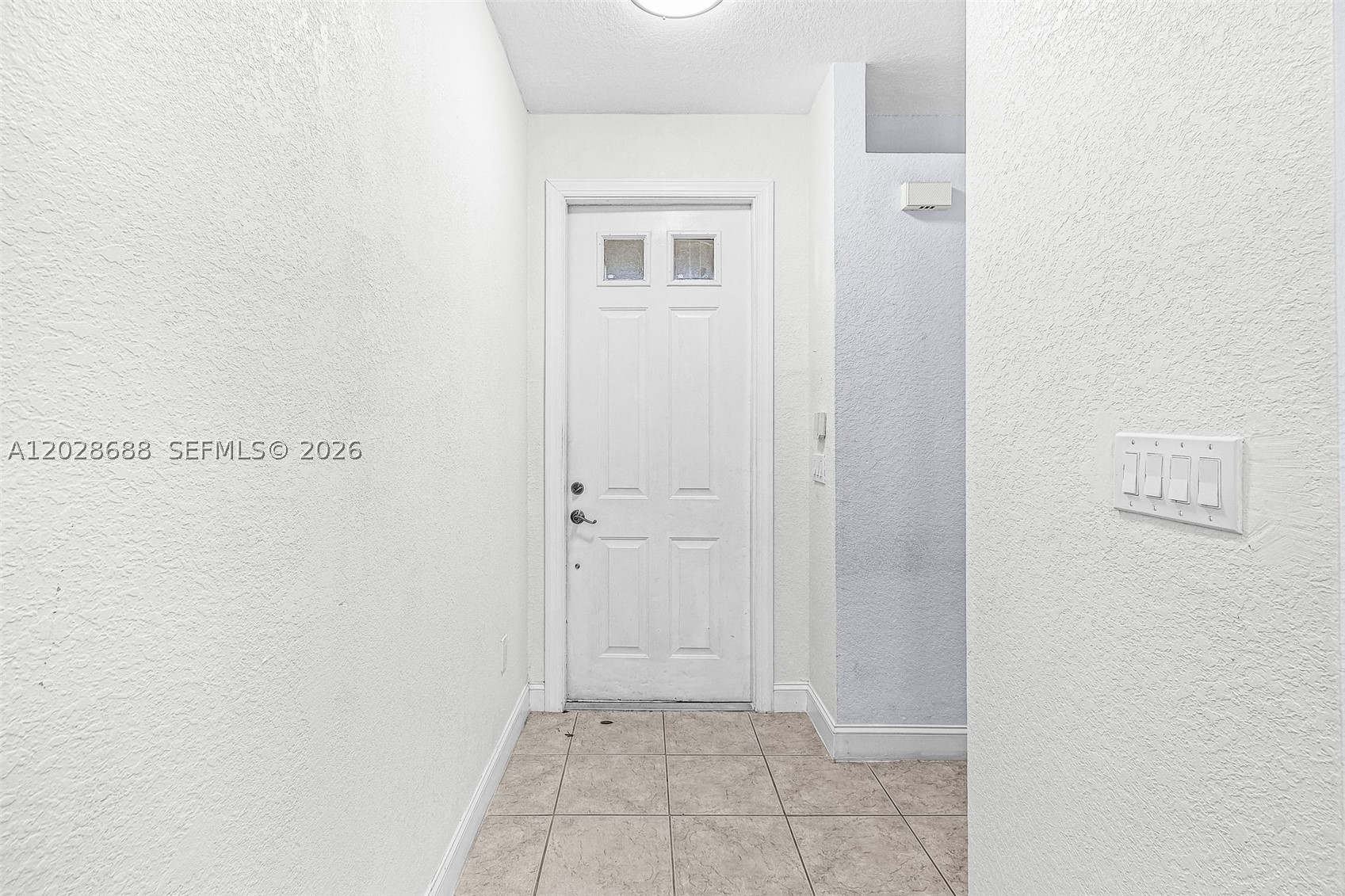 7542 Bristol Cir Property Photo 3
