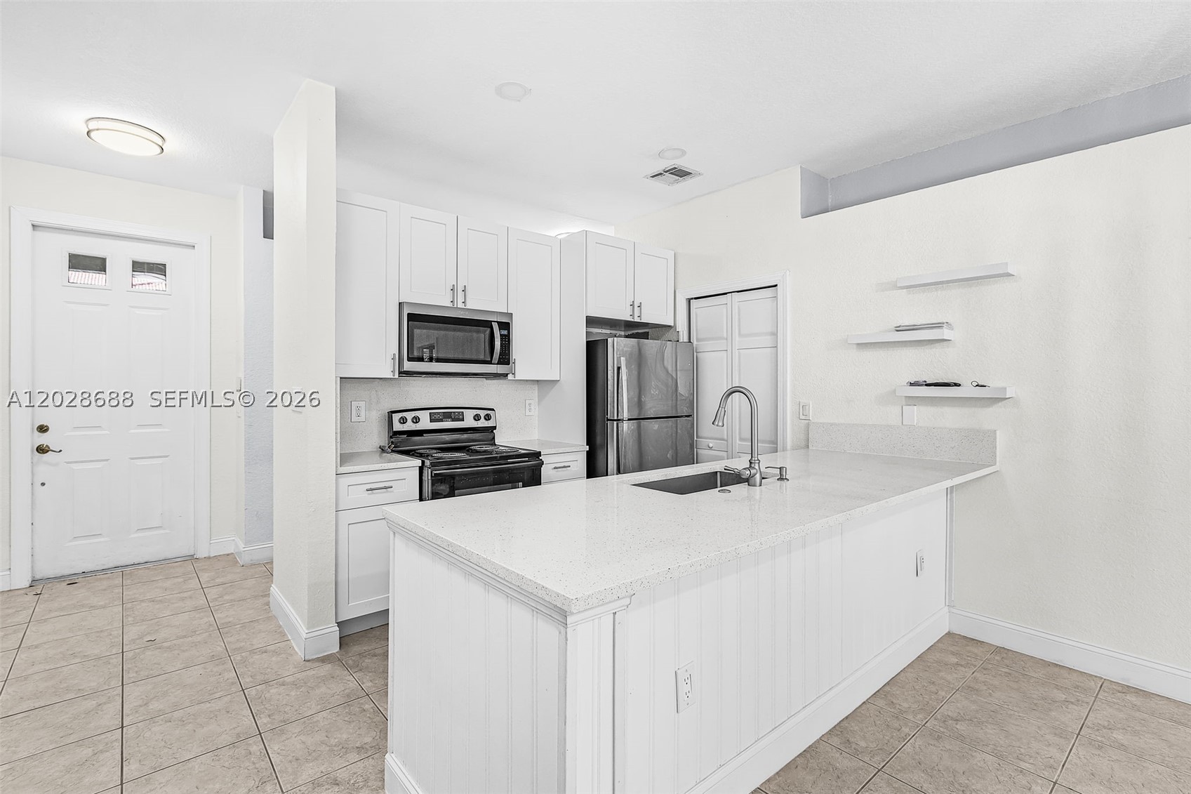 7542 Bristol Cir Property Photo 4