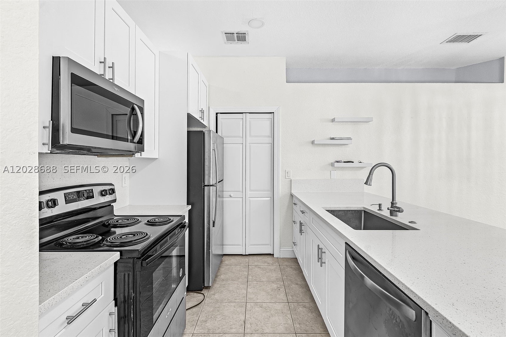 7542 Bristol Cir Property Photo 5