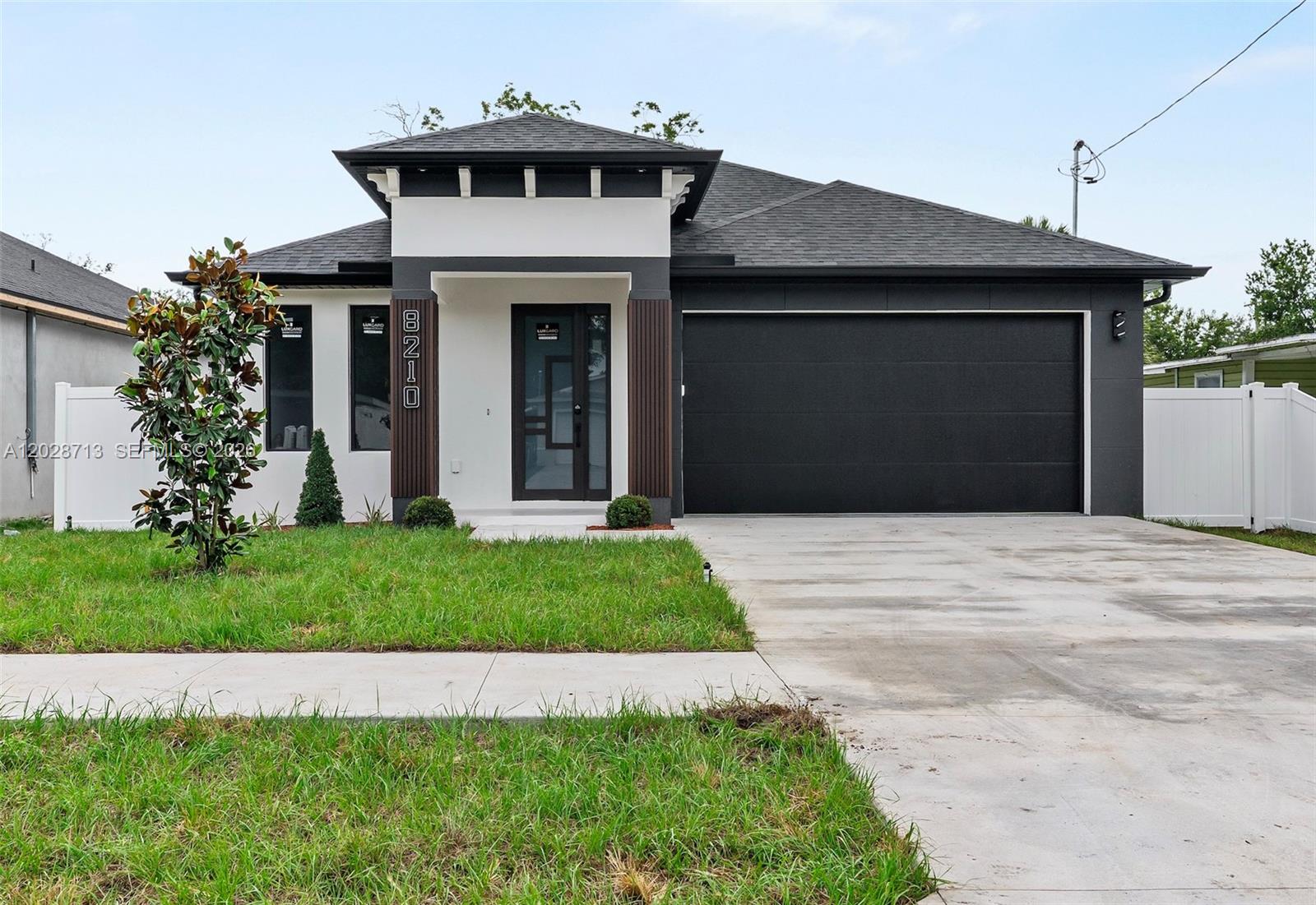 8210 N Elmer St, Property Photo 1
