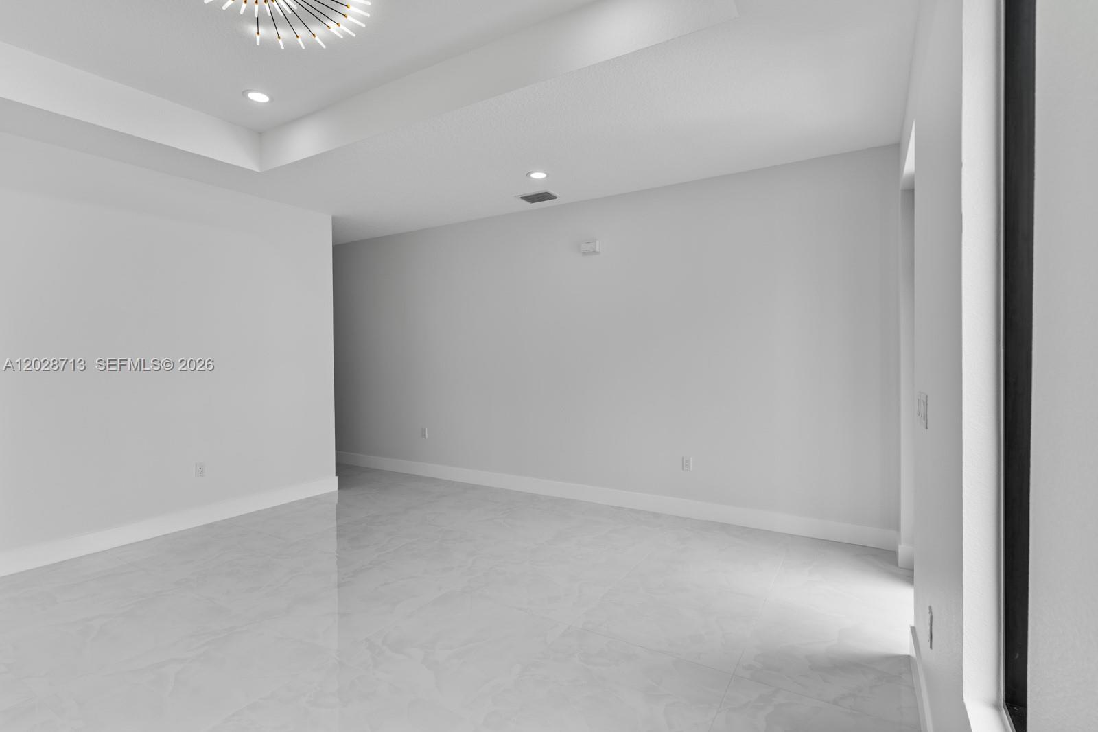 8210 N Elmer St, Property Photo 18
