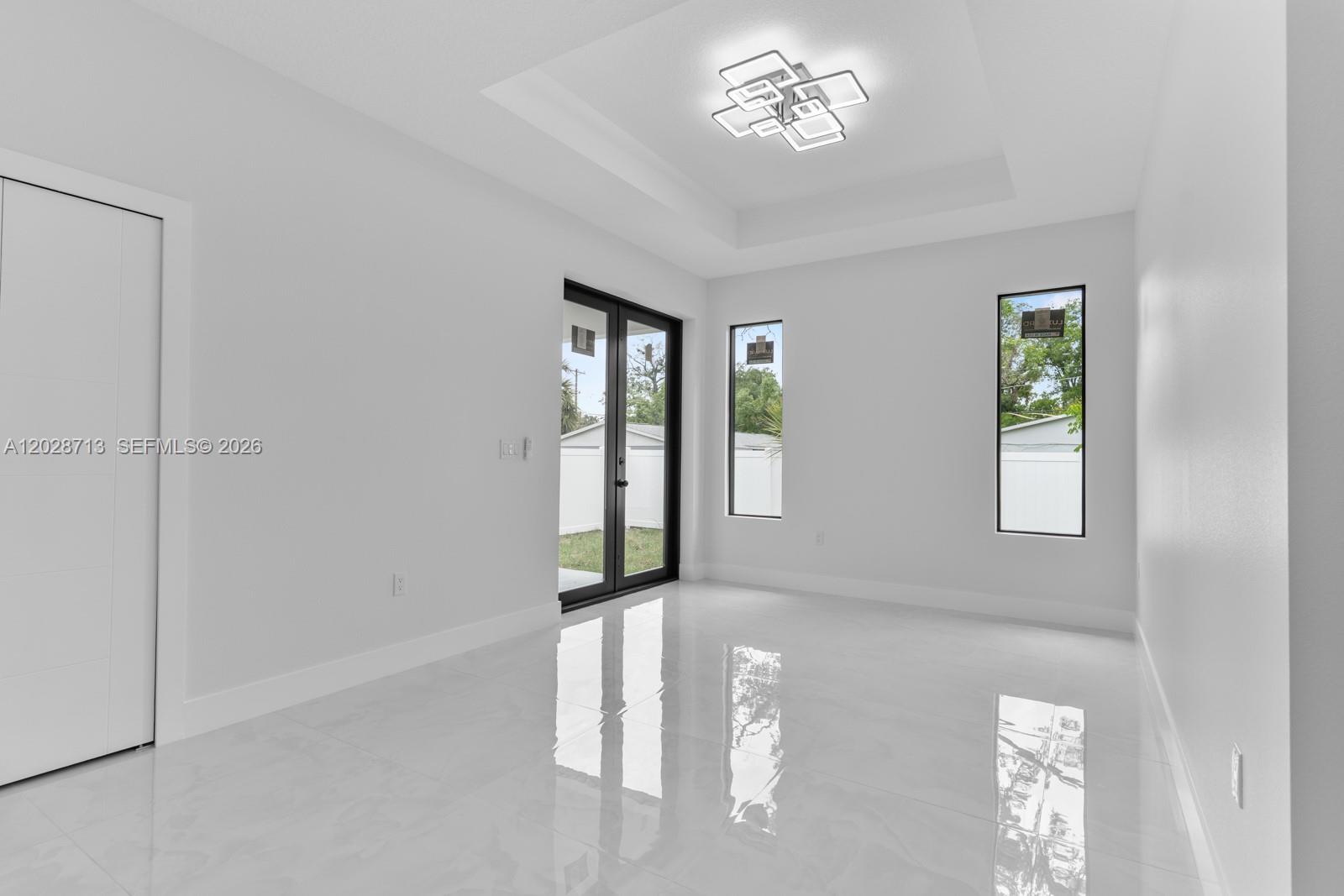 8210 N Elmer St, Property Photo 30