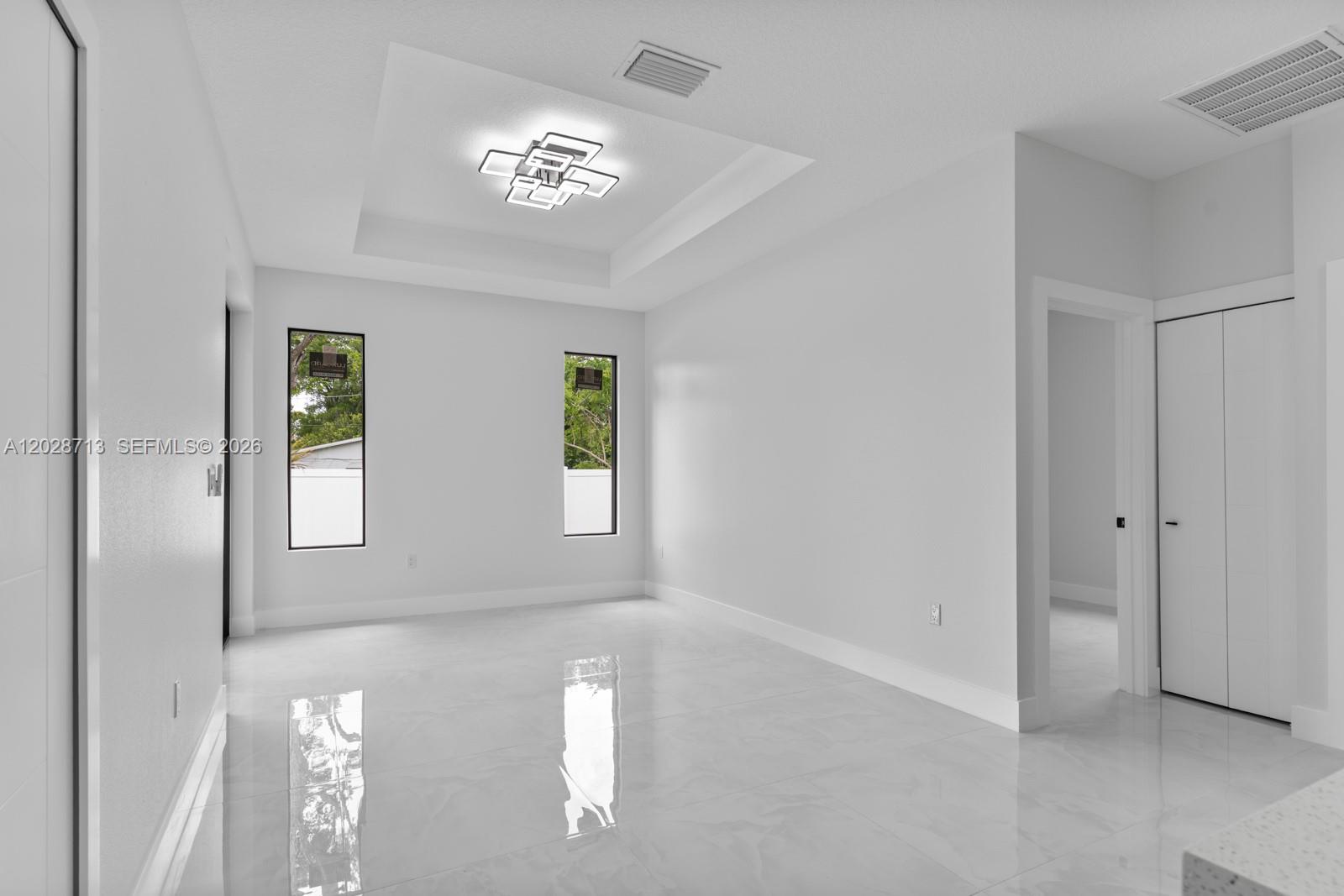 8210 N Elmer St, Property Photo 31
