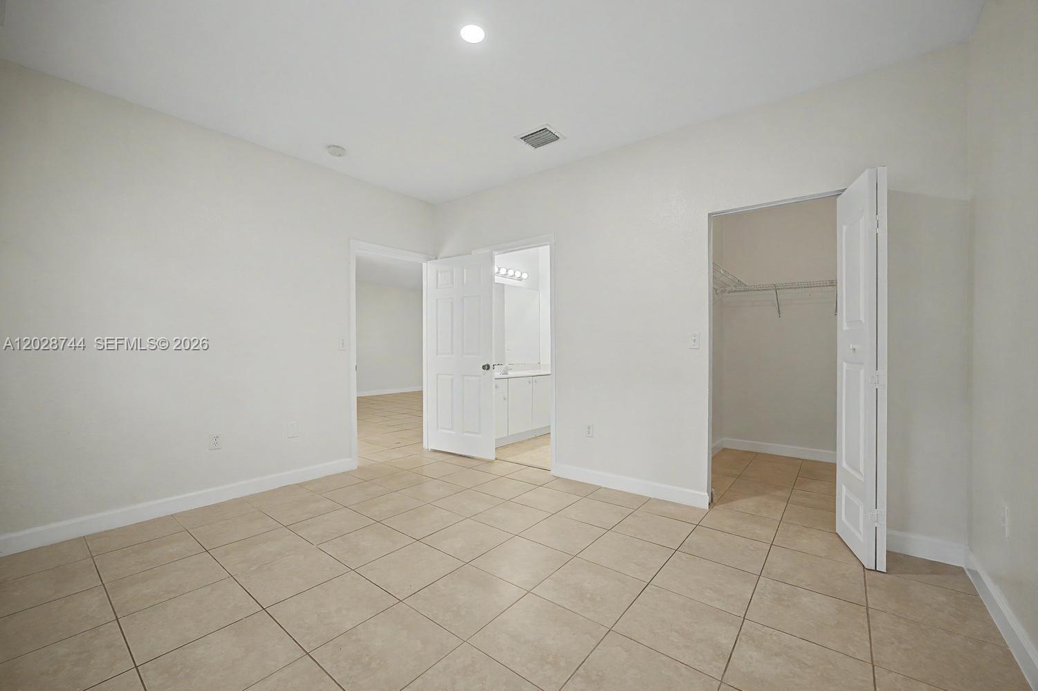 373 Ne 26th Pl 102 Property Photo 11