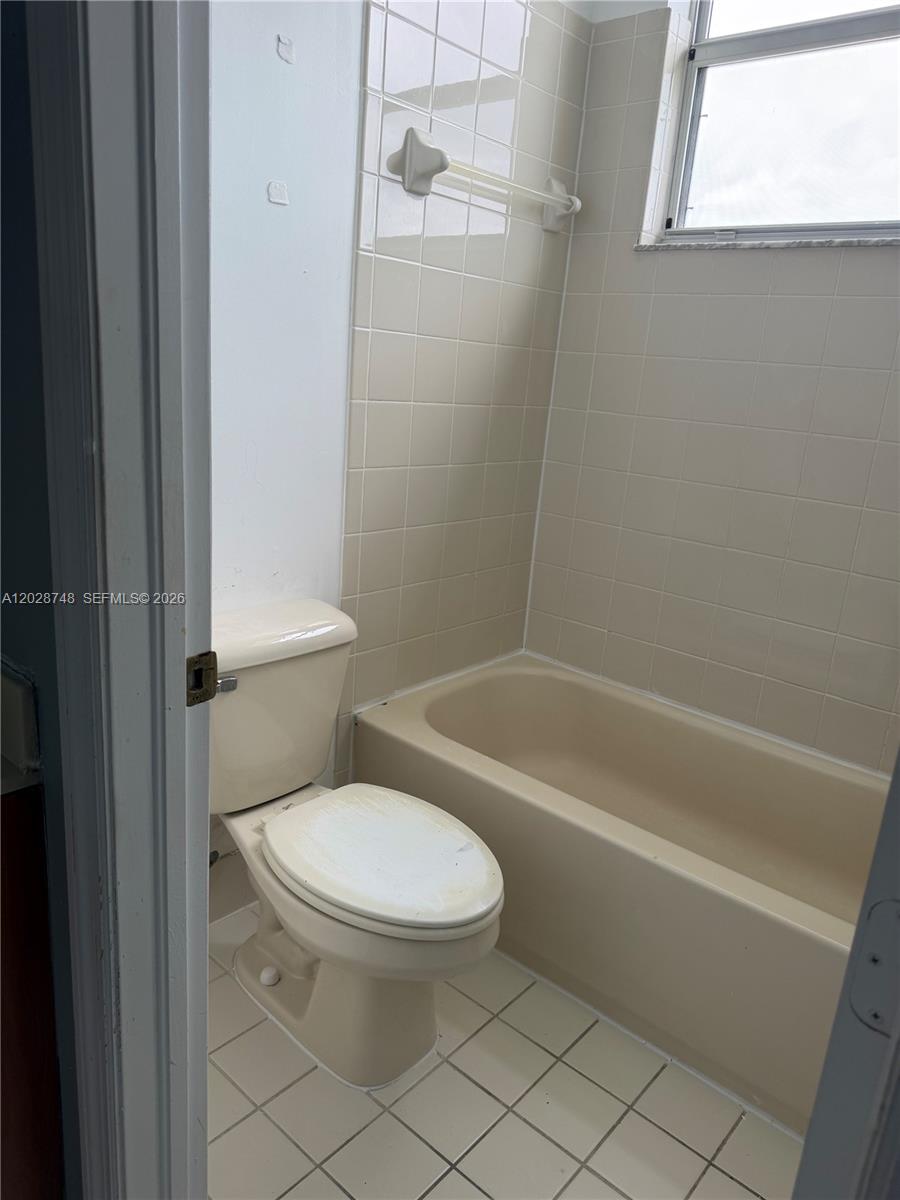 994 Ne 42nd Ter 0 Property Photo 11