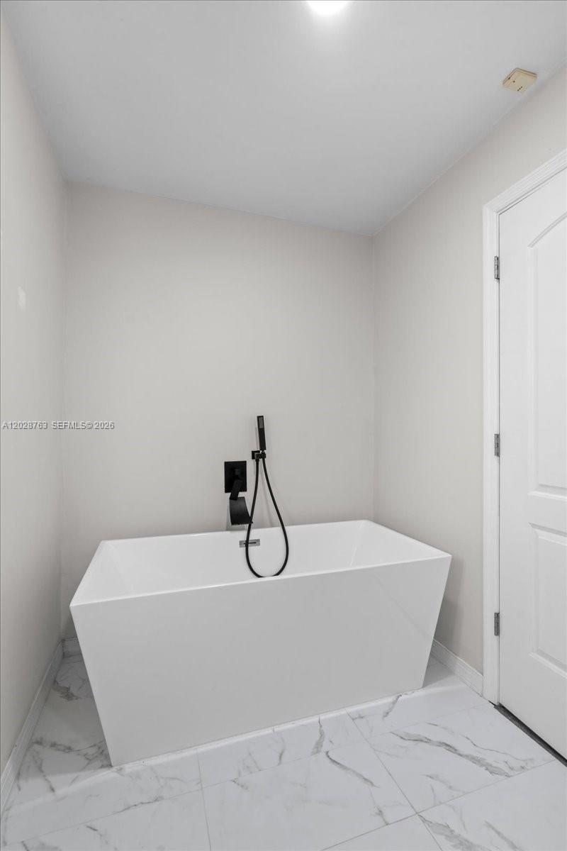 1571 Nw 20th St Property Photo 23