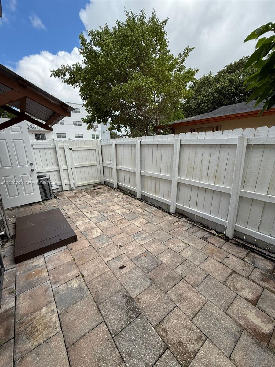 14310 Ne 5th Pl Property Photo 6