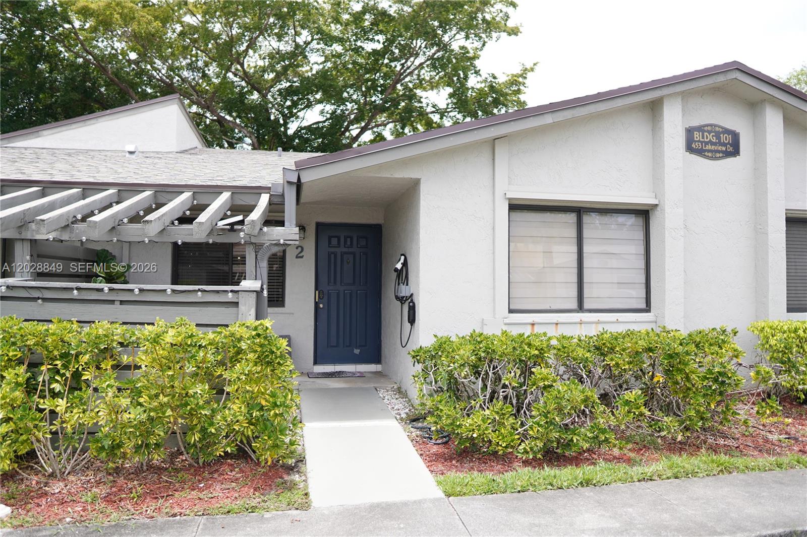 453 Lakeview Dr 2 Property Photo 2
