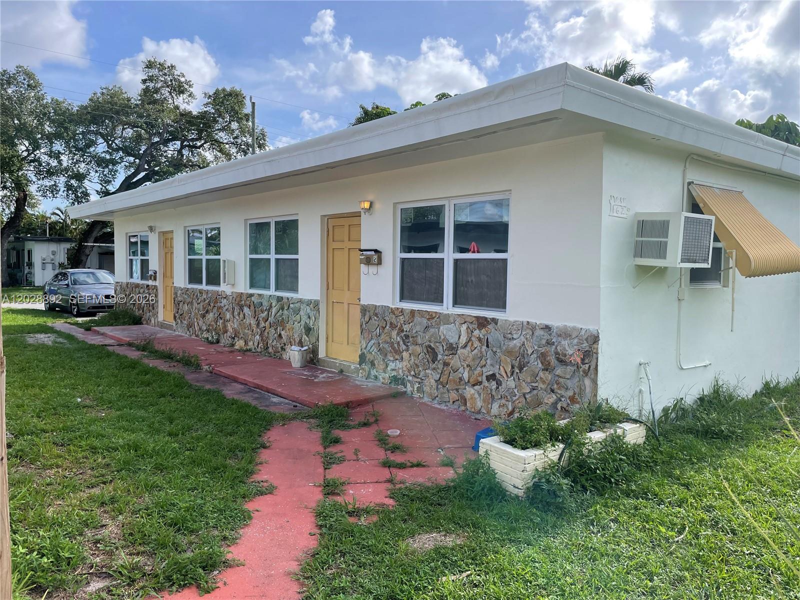 1629 Taft St 1-2 Property Photo 1