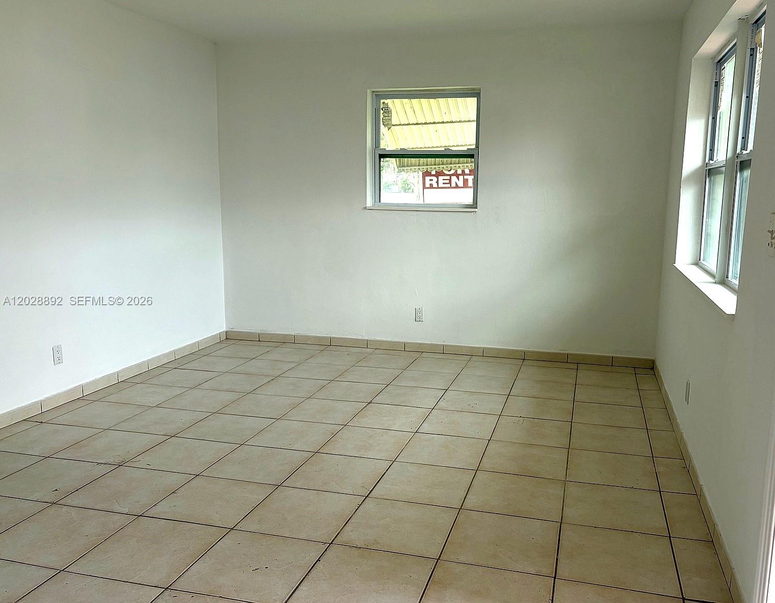 1629 Taft St 1-2 Property Photo 4