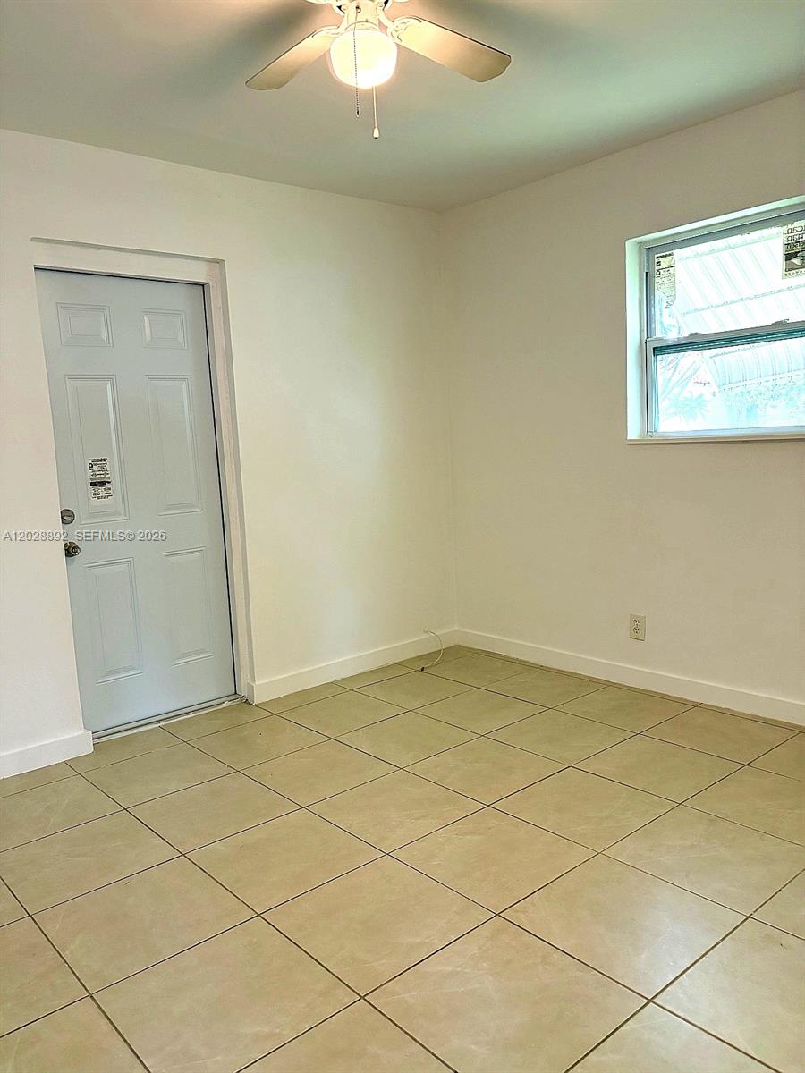 1629 Taft St 1-2 Property Photo 5