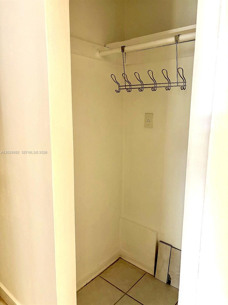 1629 Taft St 1-2 Property Photo 9