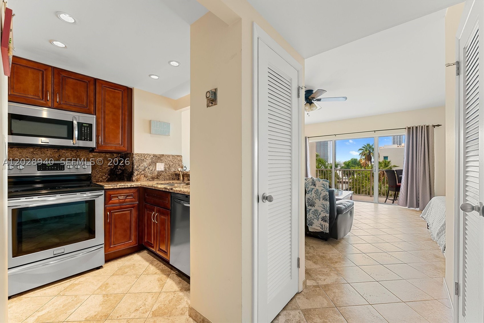 1965 S Ocean Dr 3l Property Photo 3