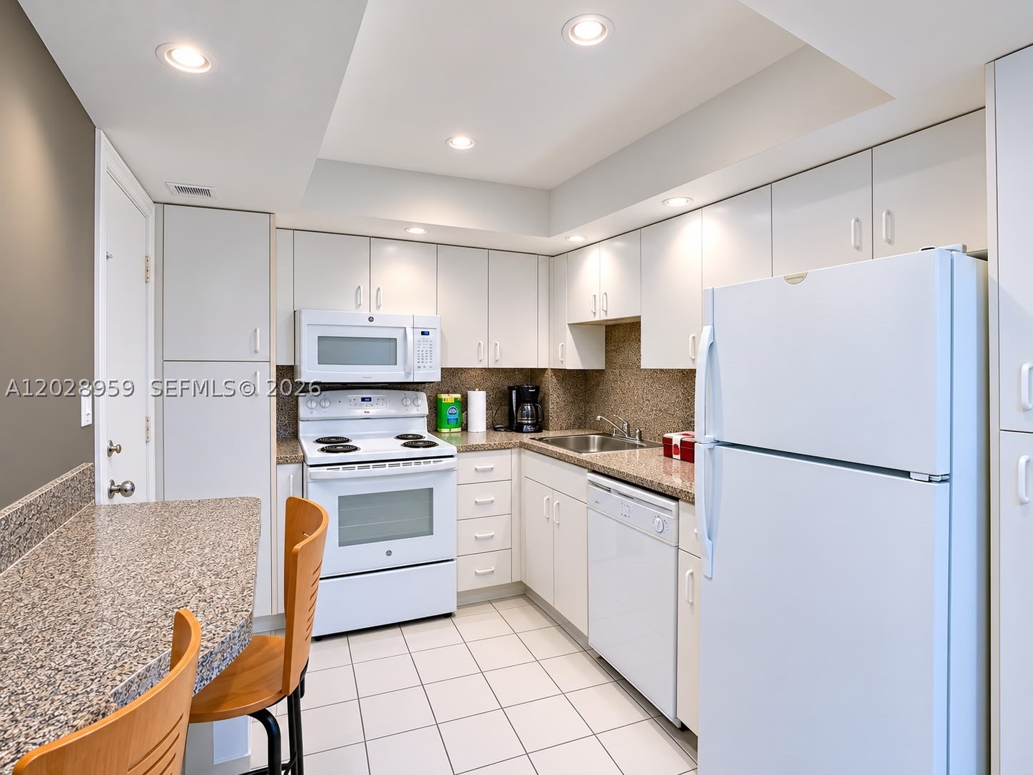 5005 Collins Ave 616 Property Photo 11