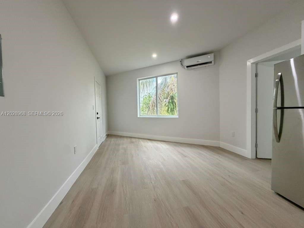 2425 Sw 6th St 6 Property Photo 2