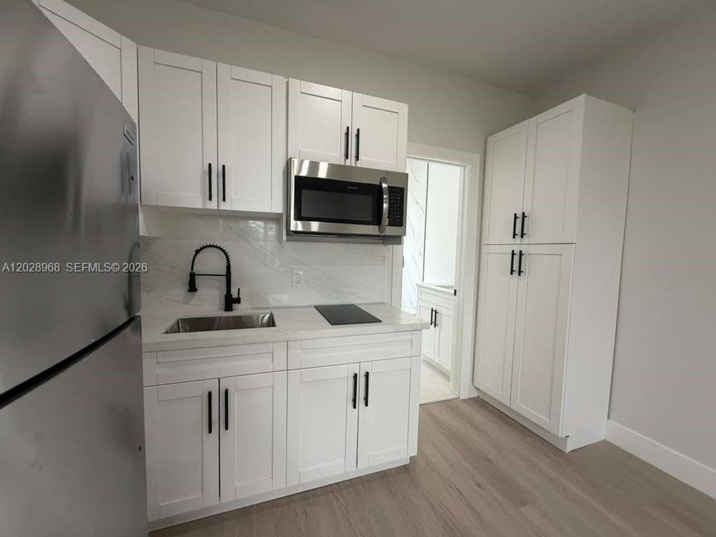 2425 Sw 6th St 6 Property Photo 3
