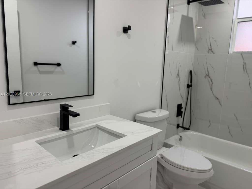 2425 Sw 6th St 6 Property Photo 12
