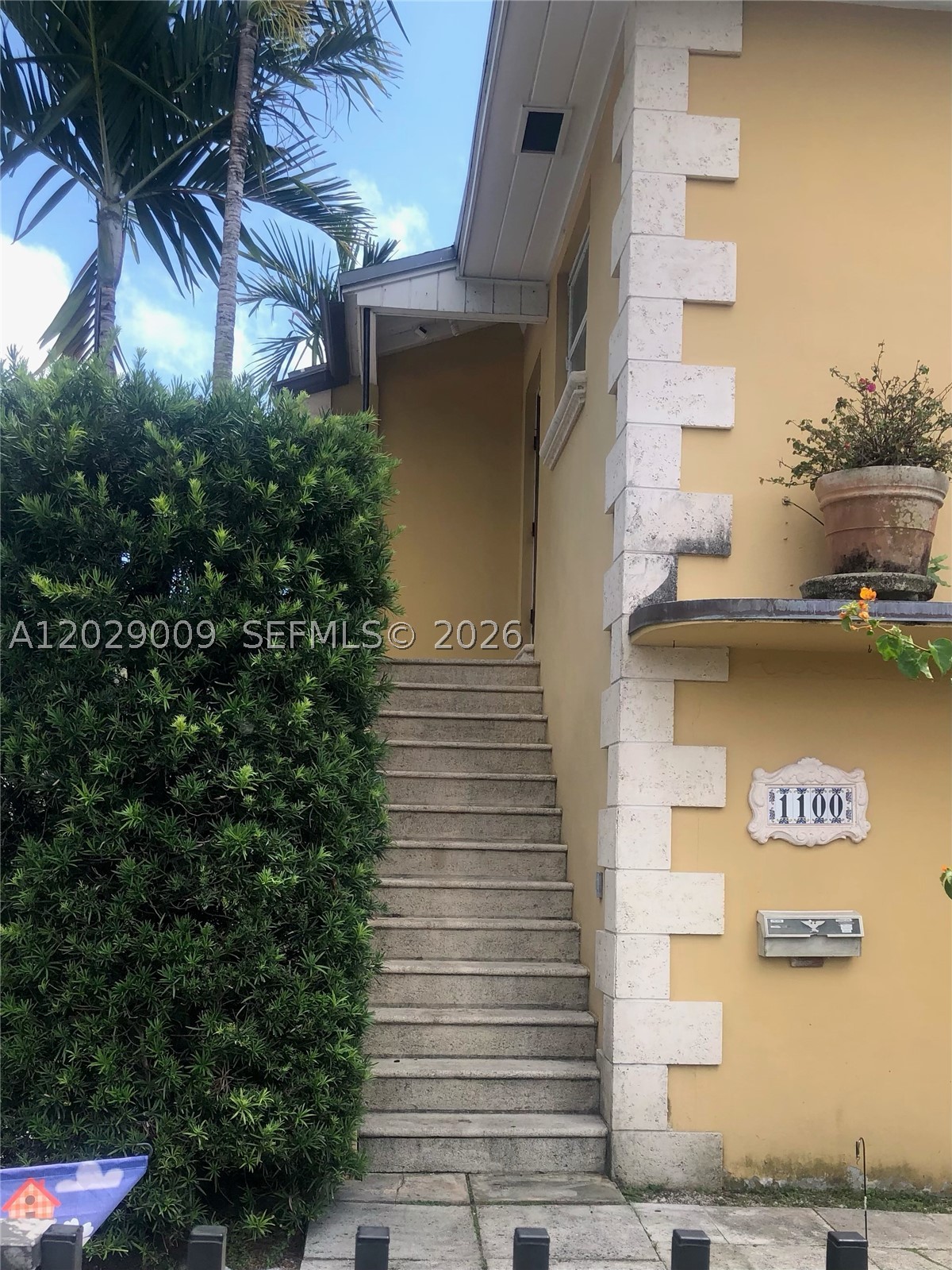 1100 Sw 10th St 1 Property Photo 1