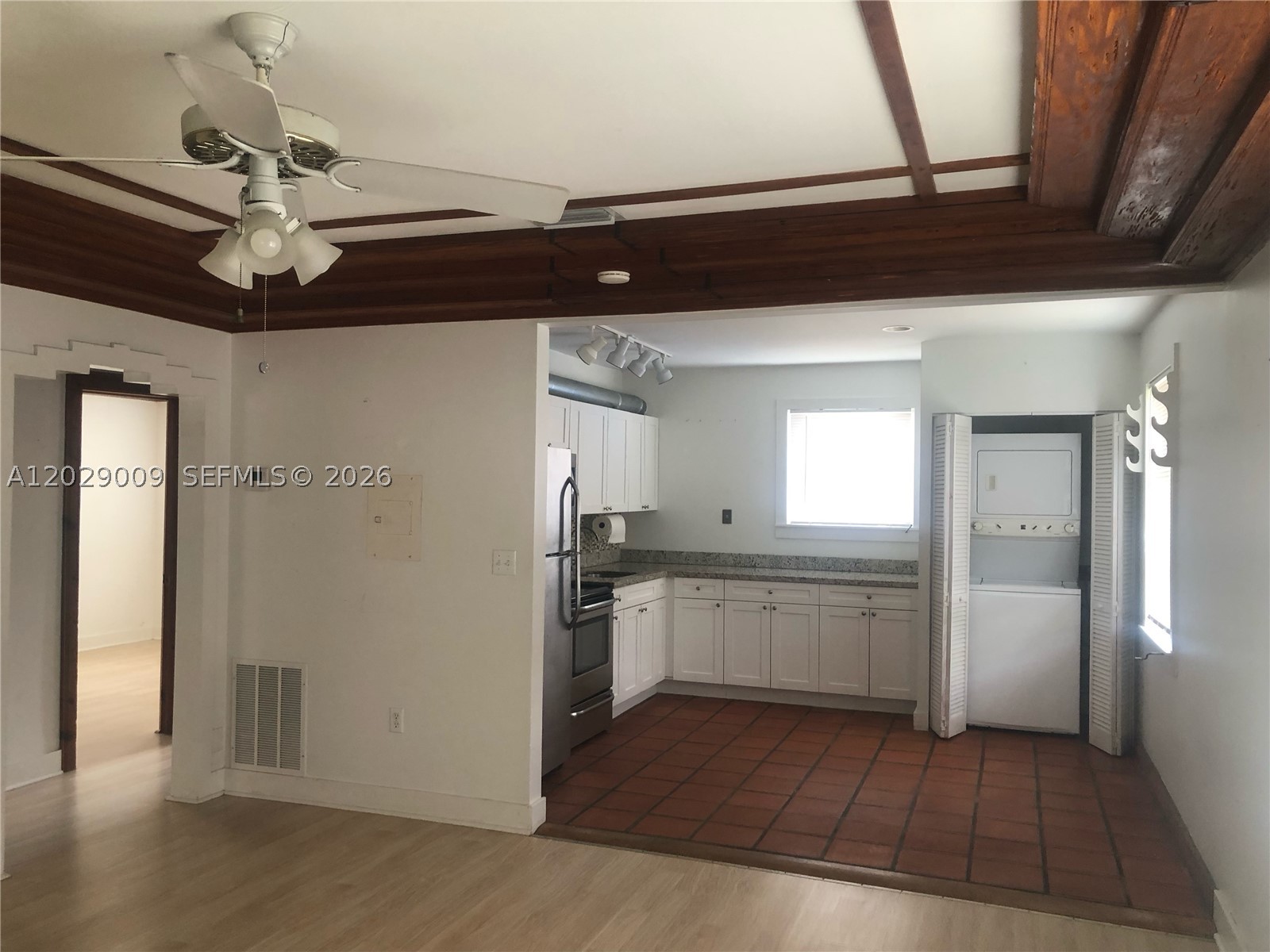 1100 Sw 10th St 1 Property Photo 3