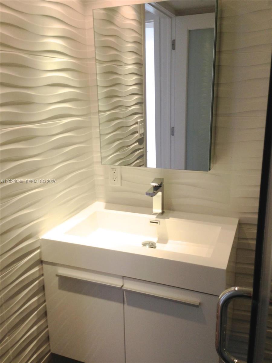 8911 Collins Ave 1104 Property Photo 12