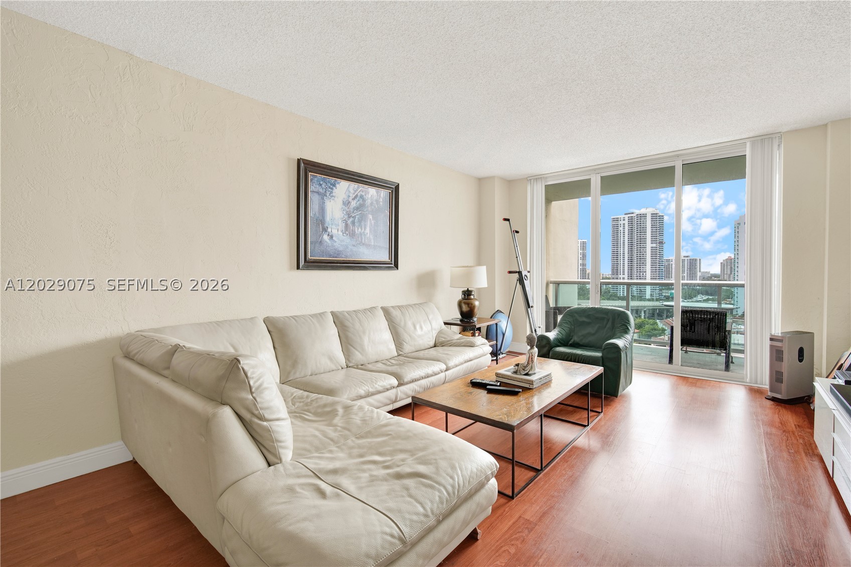 19390 Collins Ave 1419 Property Photo 5