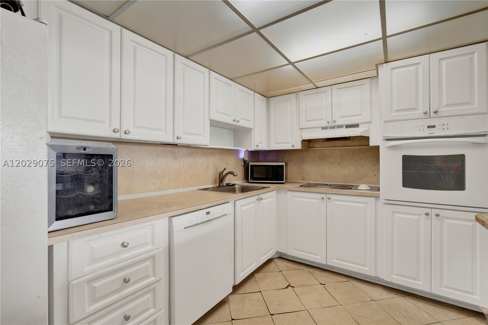19390 Collins Ave 1419 Property Photo 19