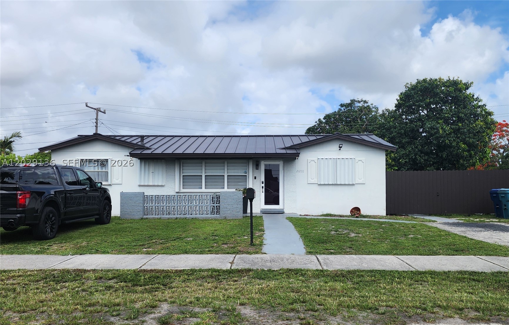 21200 Nw 29th Ave Property Photo 2
