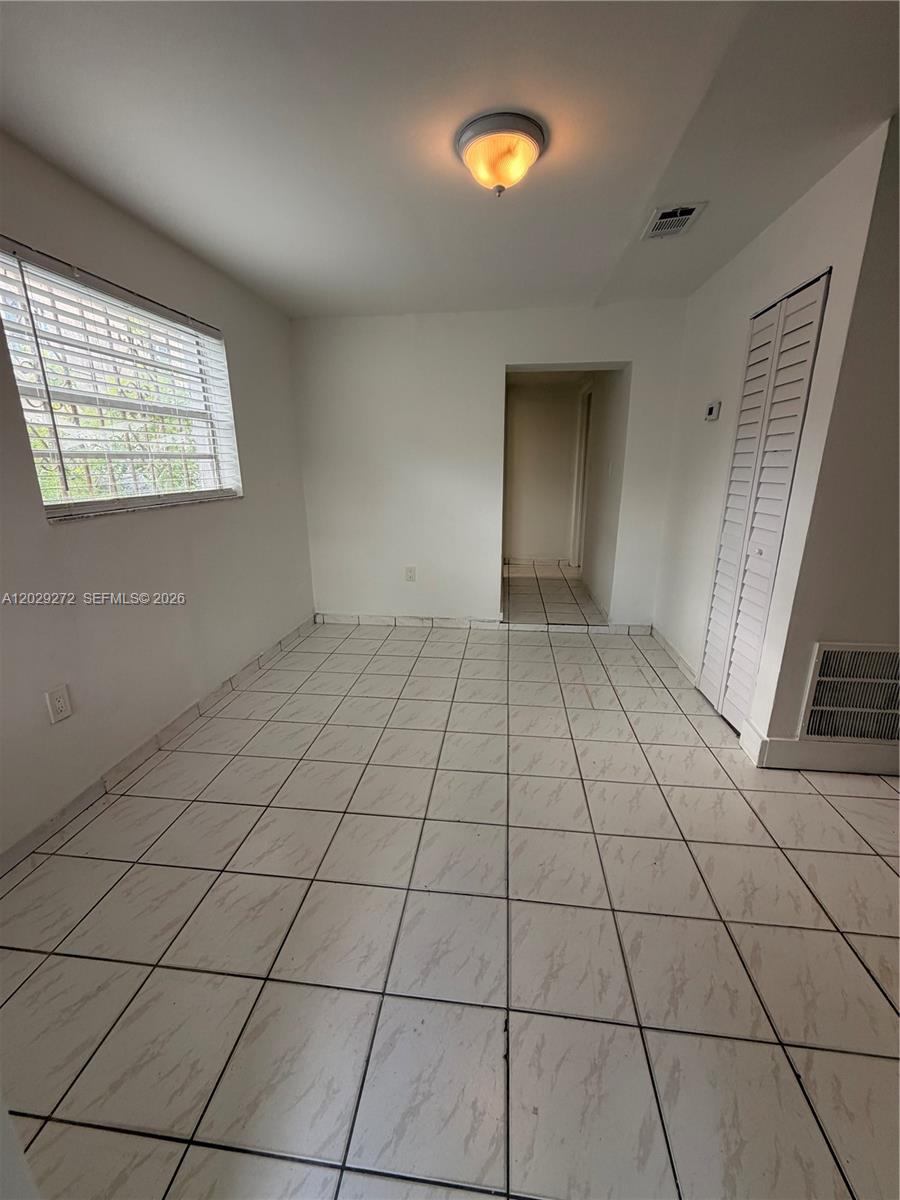 2420 Nw 31st St 3 Property Photo 2
