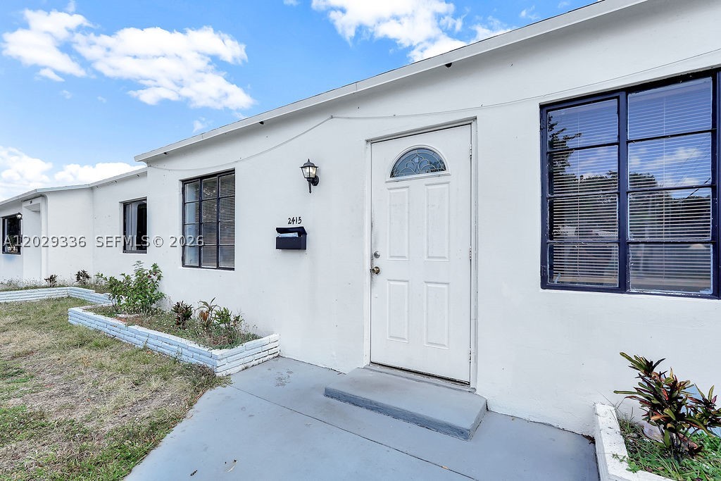 2415 Pierce St - Property Photo 1