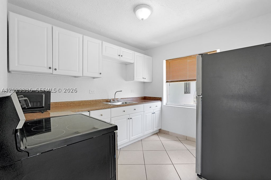 2415 Pierce St - Property Photo 2