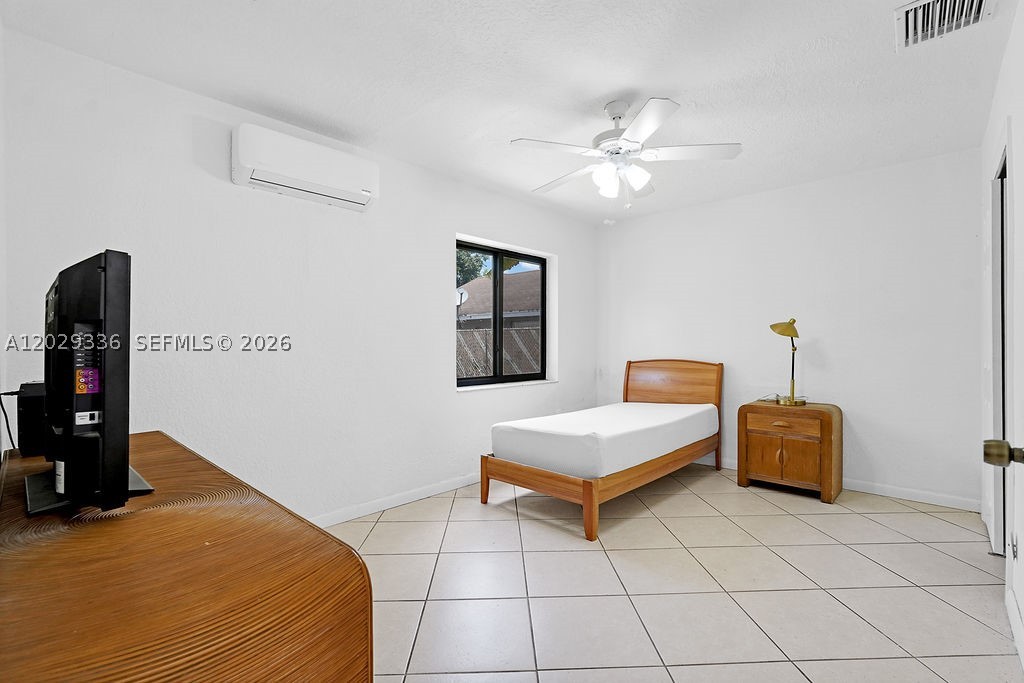 2415 Pierce St - Property Photo 11