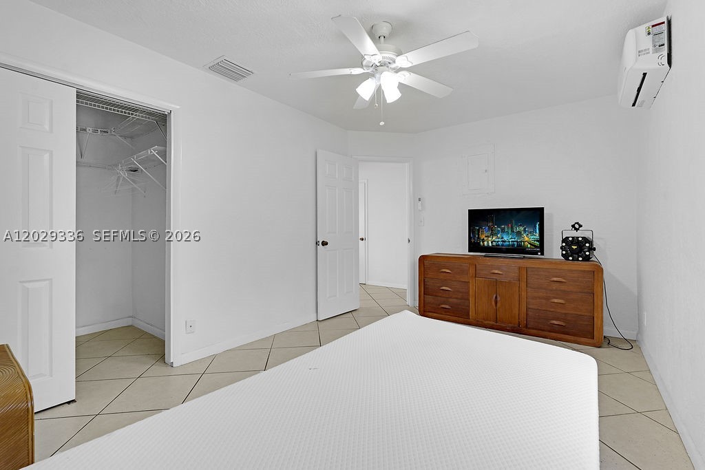 2415 Pierce St - Property Photo 12