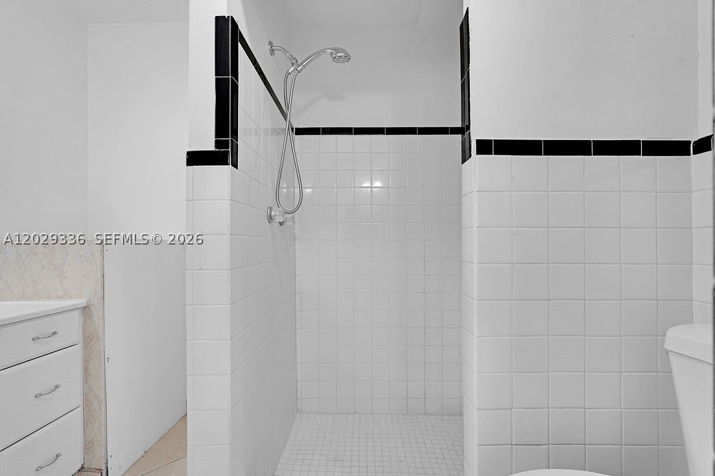 2415 Pierce St - Property Photo 13