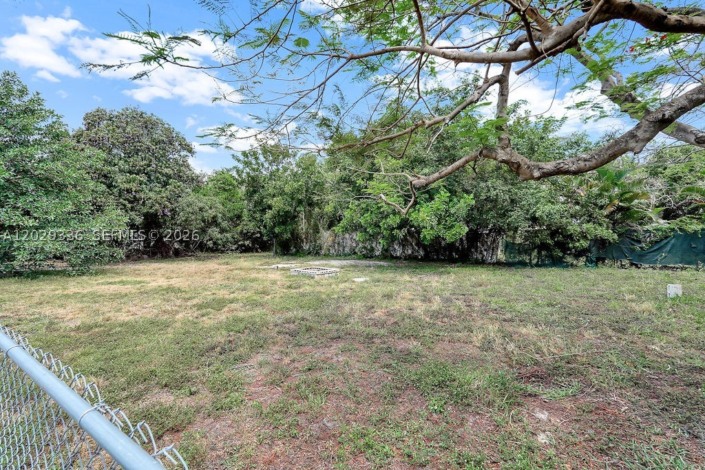 2415 Pierce St - Property Photo 25