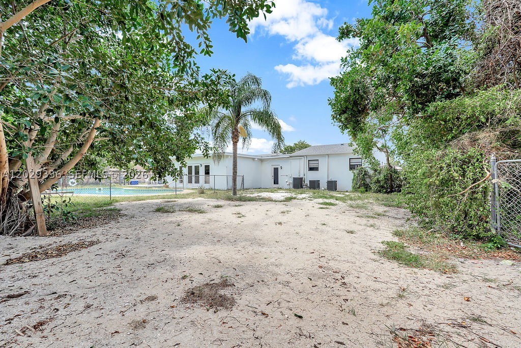 2415 Pierce St - Property Photo 26