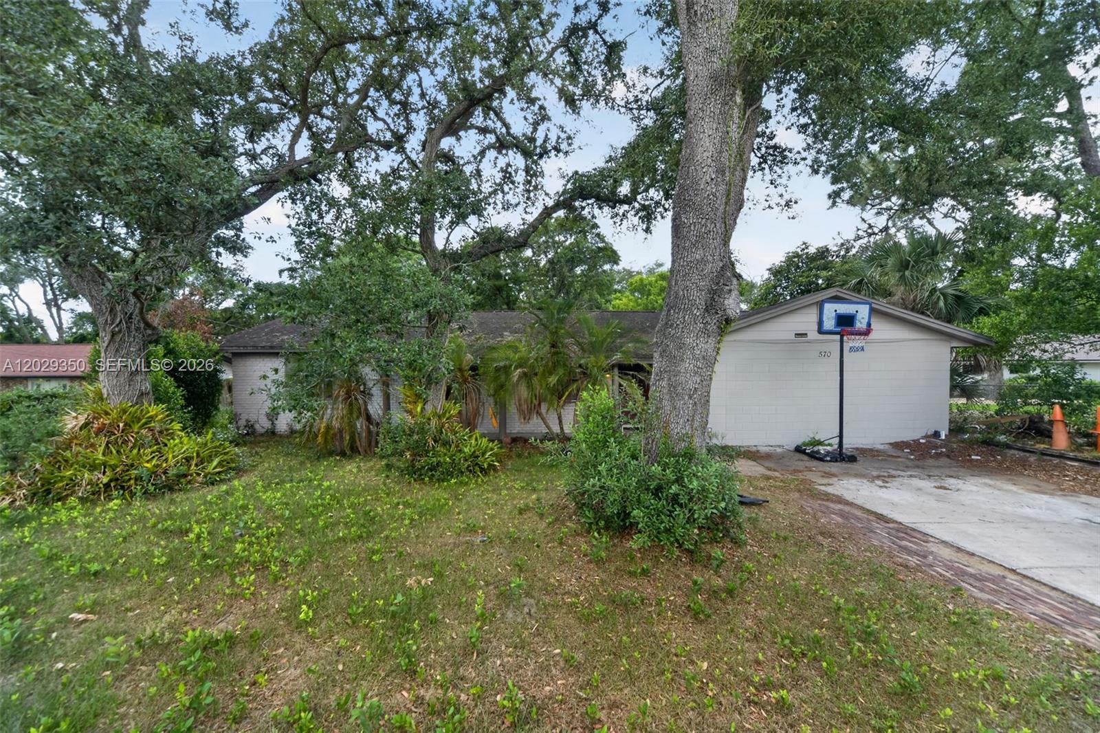 570 N Hart Blvd Property Photo 1