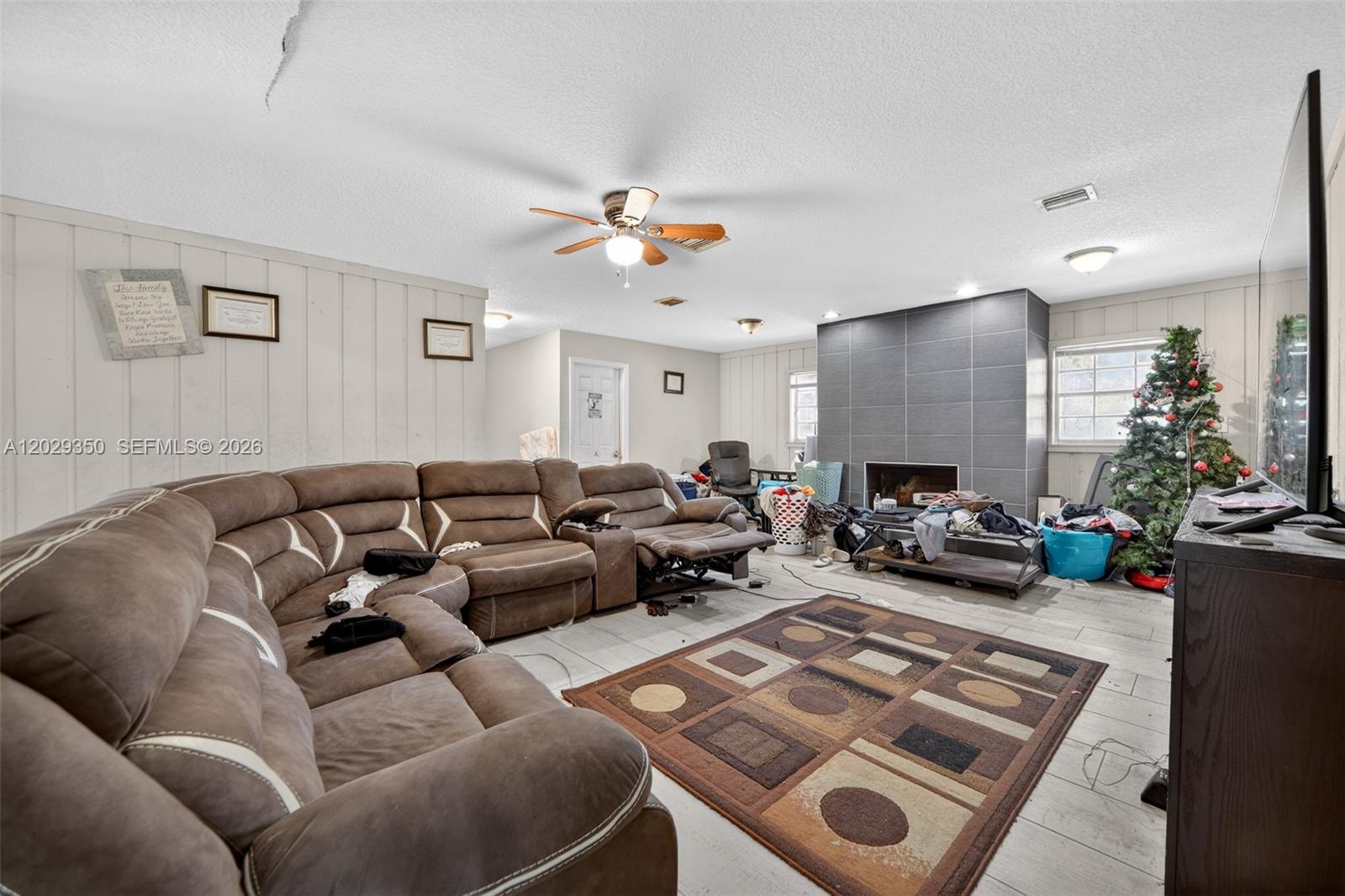 570 N Hart Blvd Property Photo 4