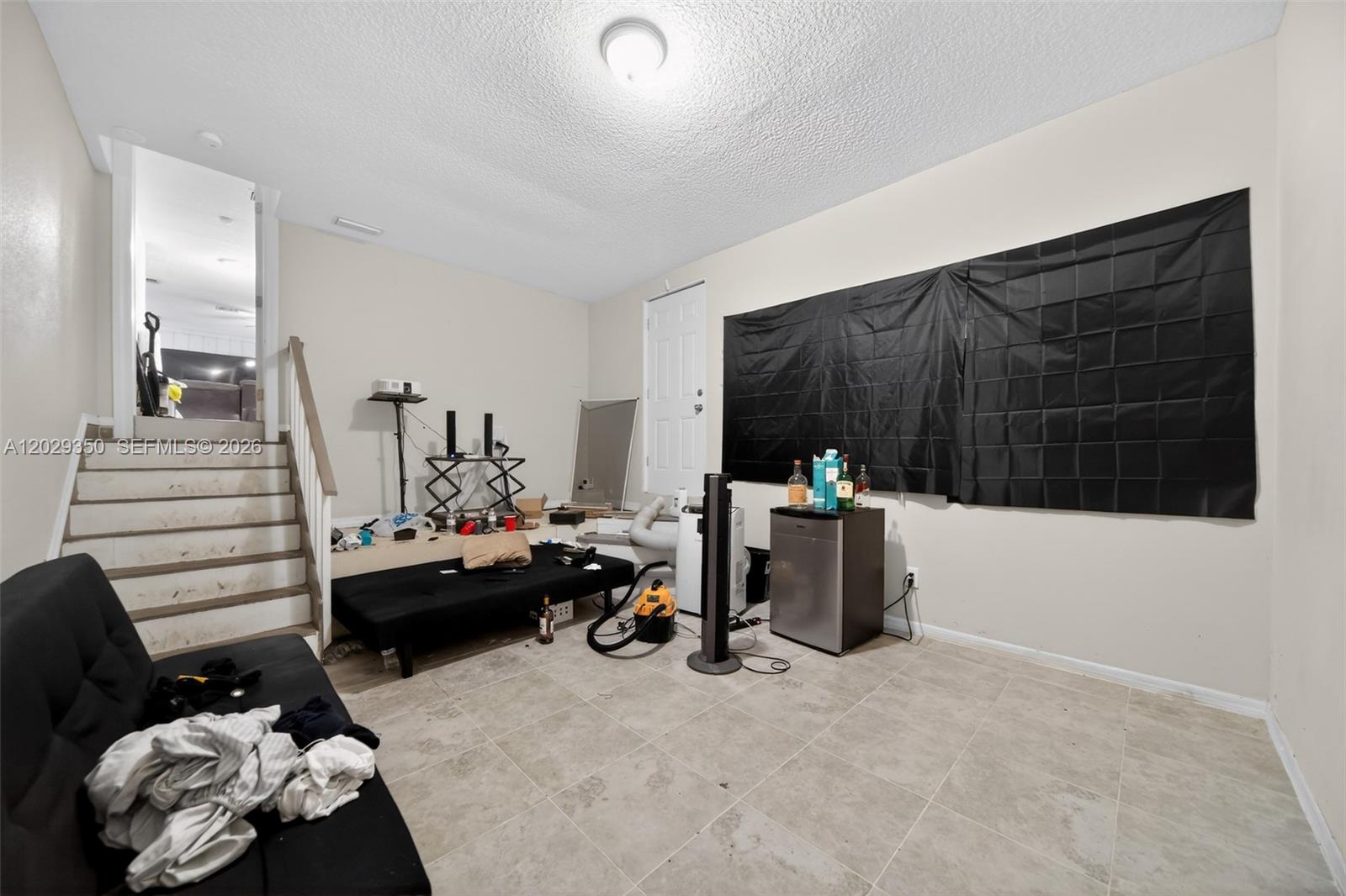 570 N Hart Blvd Property Photo 6