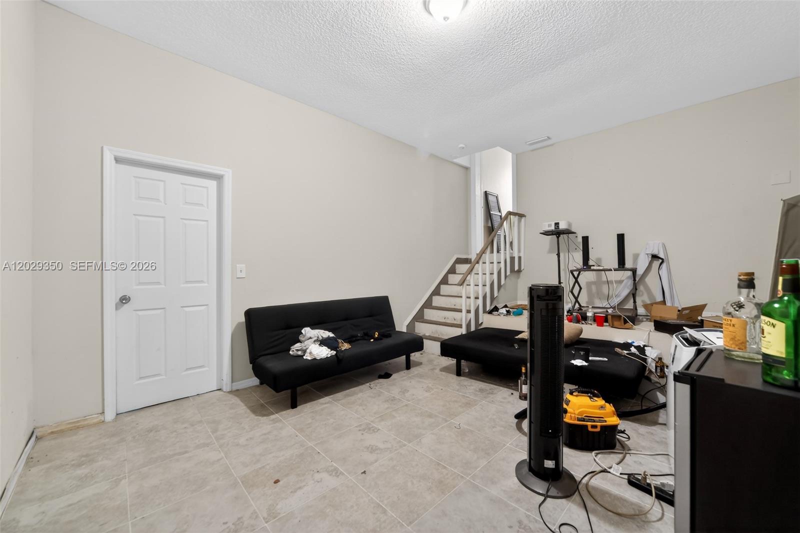 570 N Hart Blvd Property Photo 7