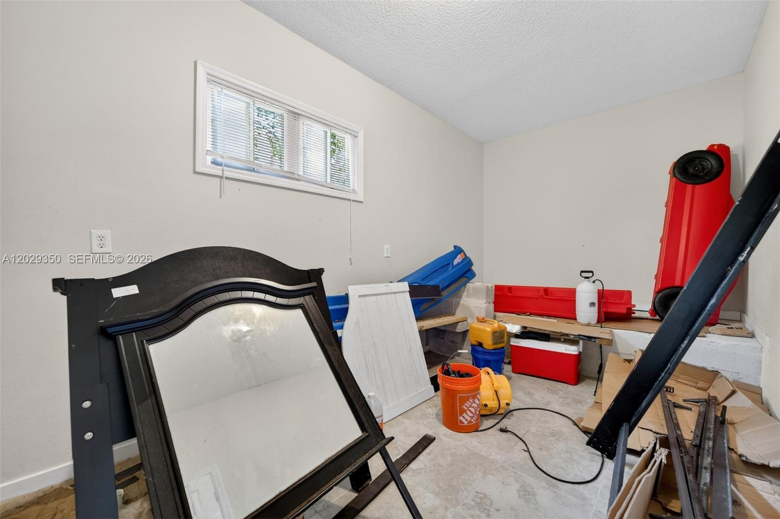 570 N Hart Blvd Property Photo 8