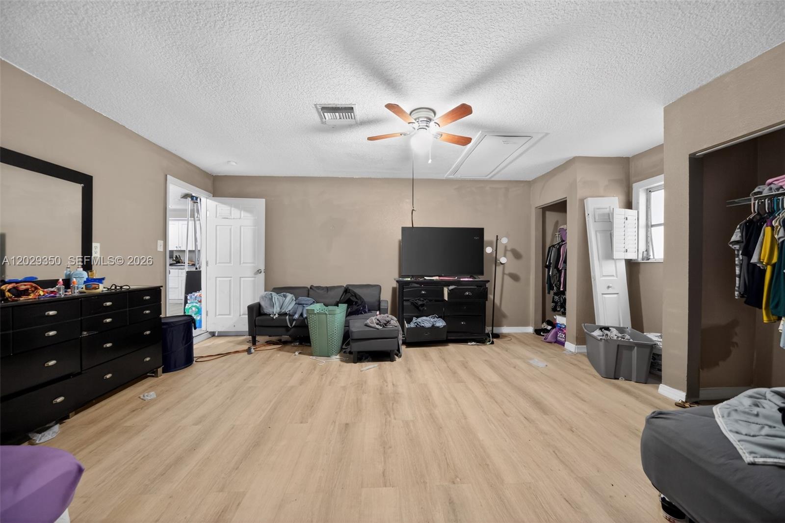 570 N Hart Blvd Property Photo 15