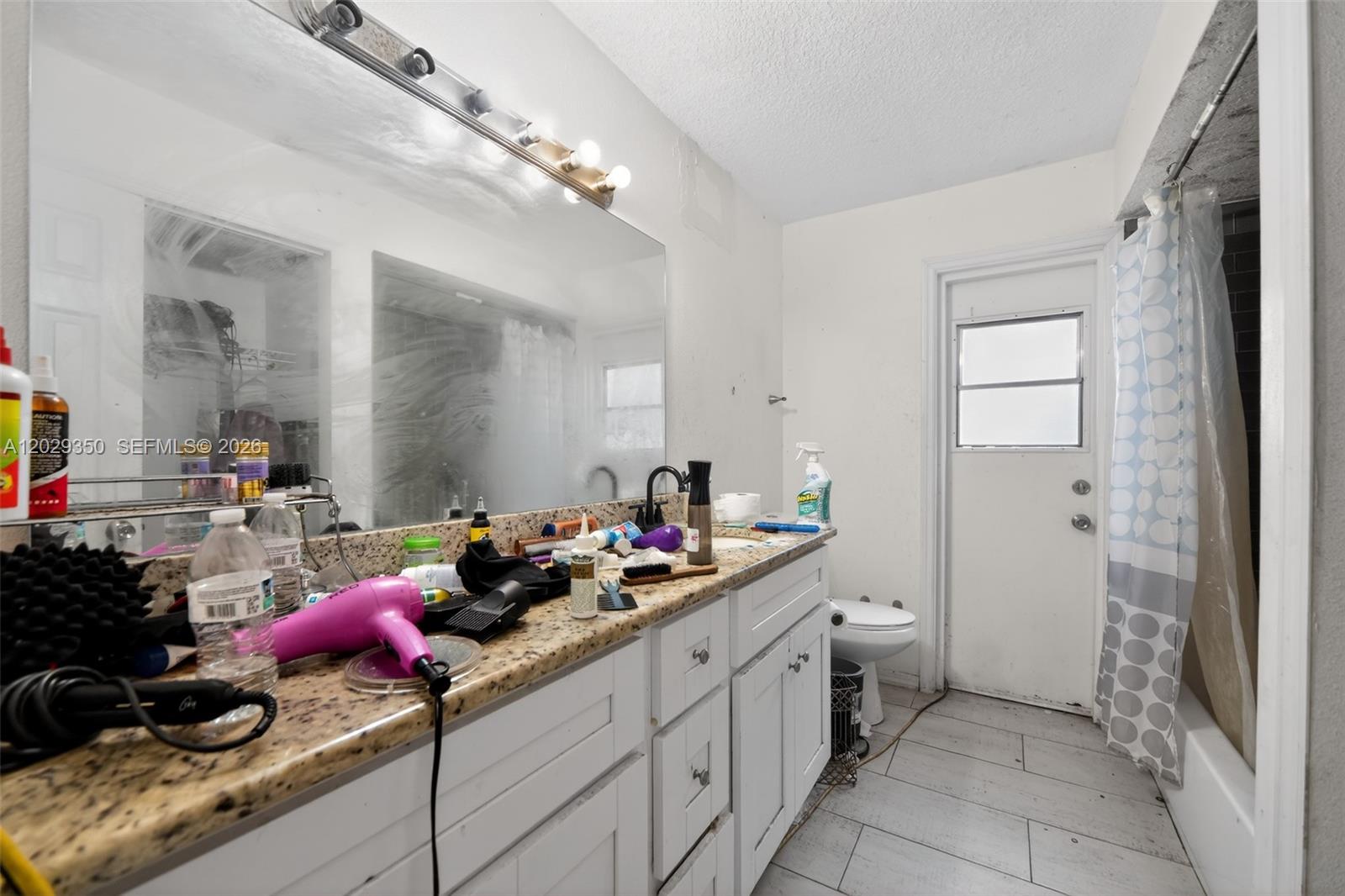 570 N Hart Blvd Property Photo 17