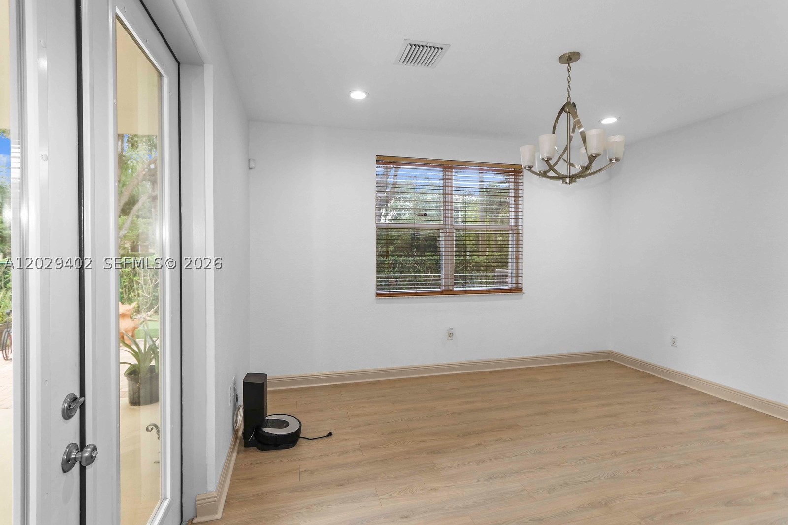 A12029402 Property Photo 11