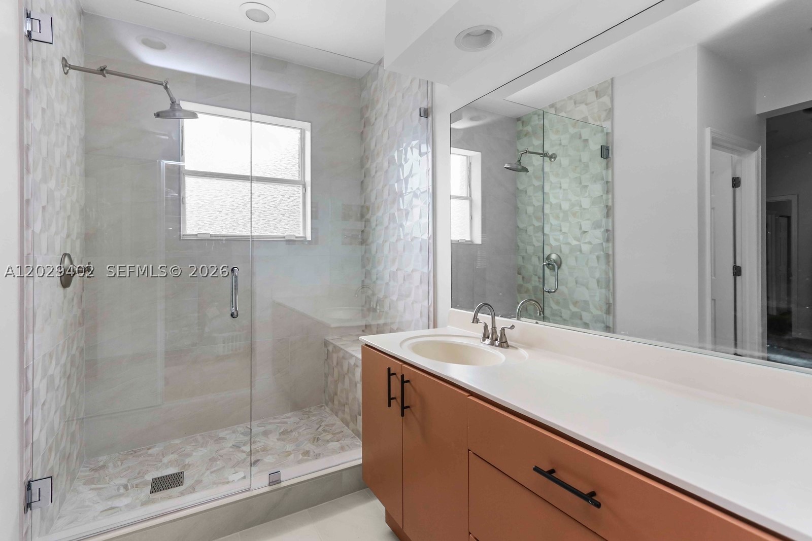 A12029402 Property Photo 17