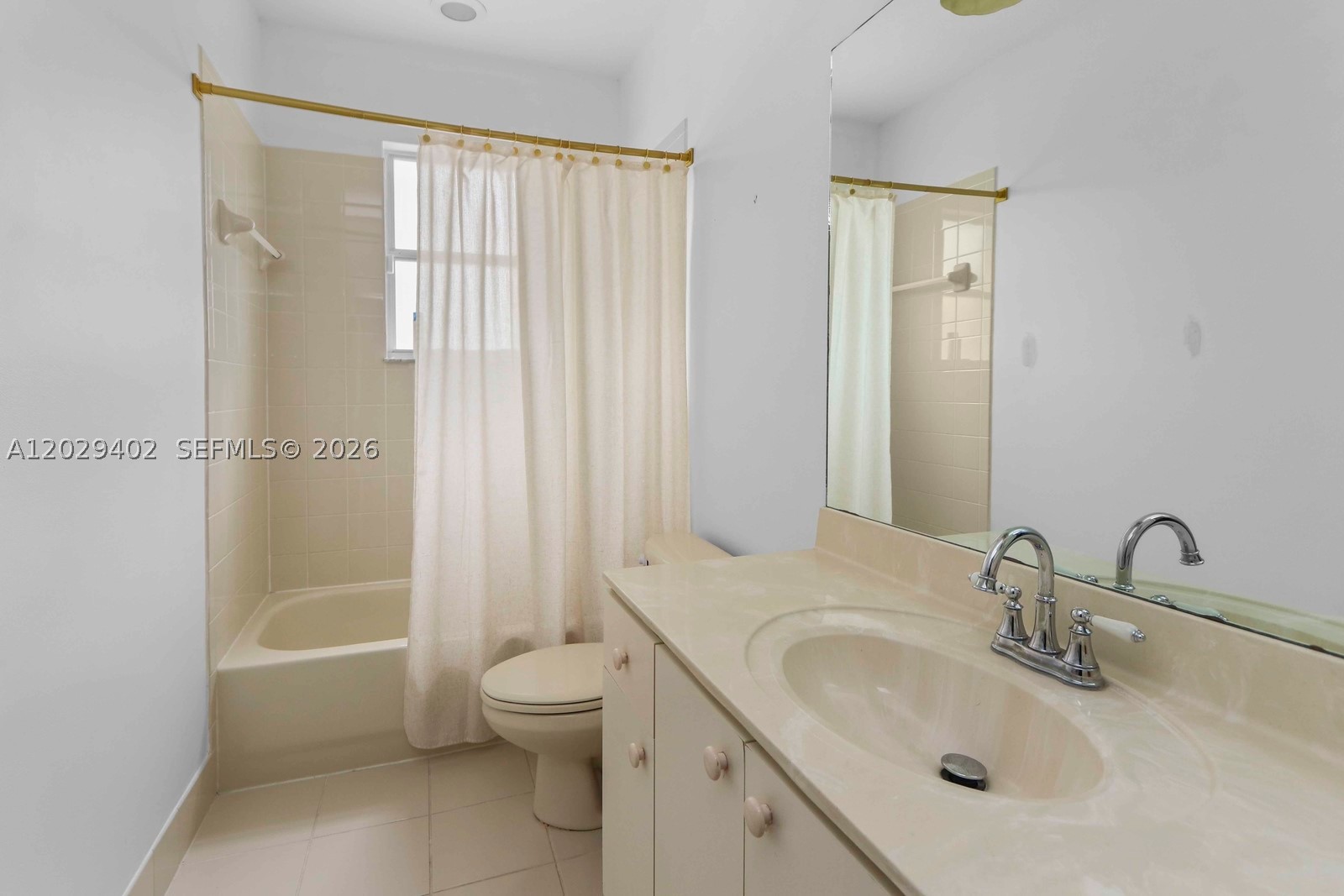 A12029402 Property Photo 23