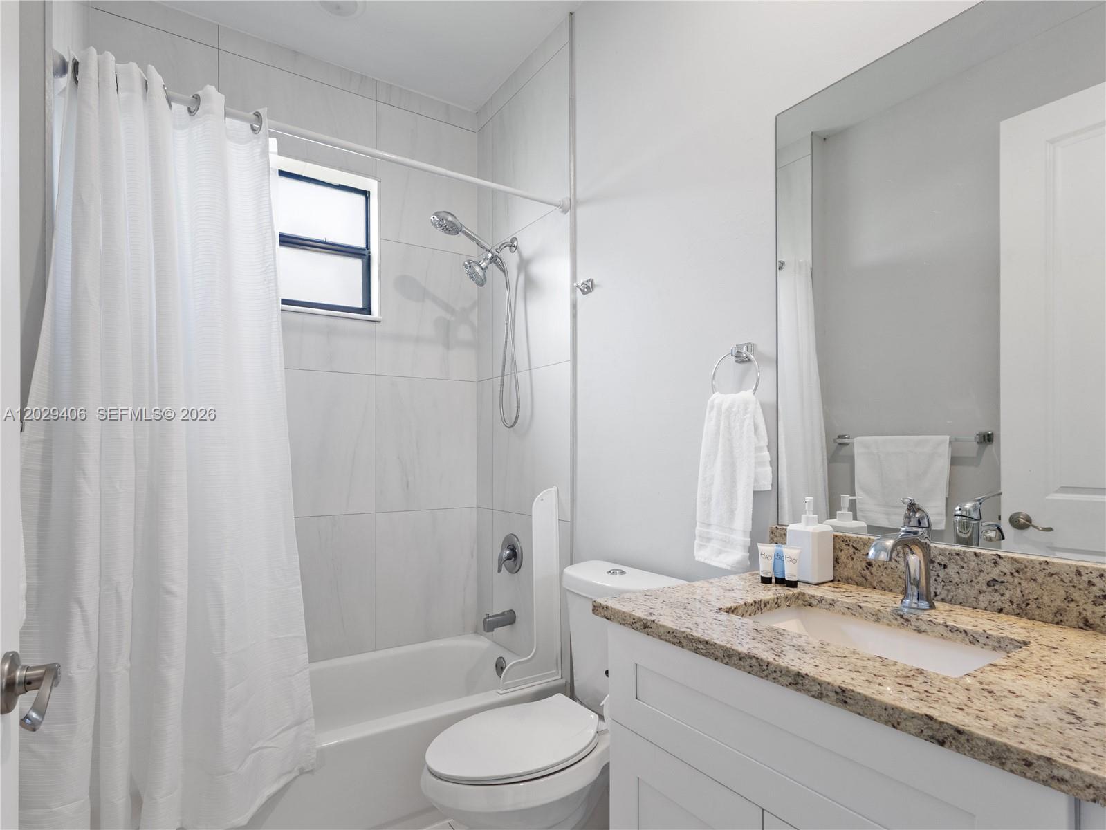 490 Nw 37 Av. Property Photo 9